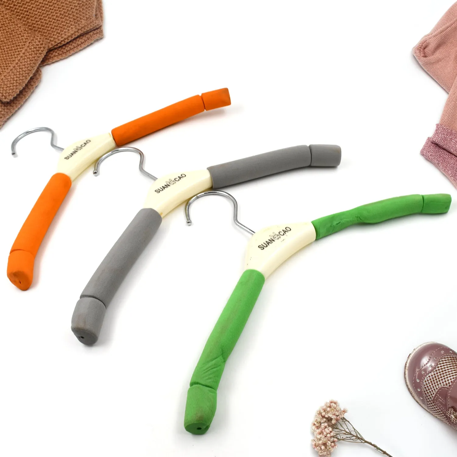 Non-Slip Solid Sponge Hanger for Closet, Mix Color (1 Pc)